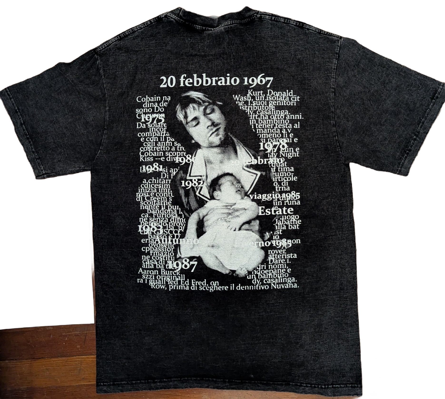 Kurt Cobain "20 Febbraio 1967" Italian Biography Acid Wash T-Shirt – Charcoal