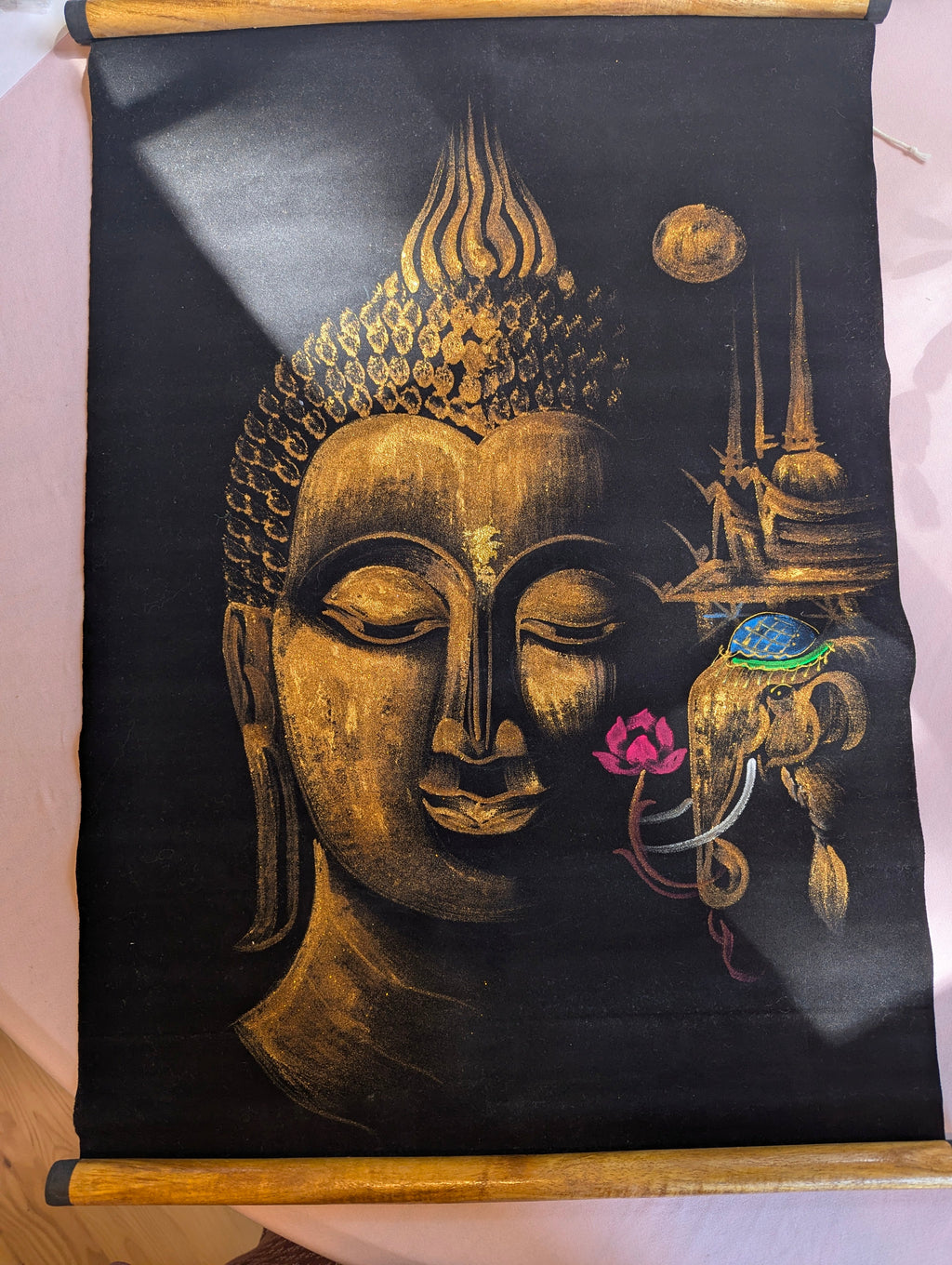 ภาพวาดพระพุทธรูปและช้างแบบม้วนของไทย